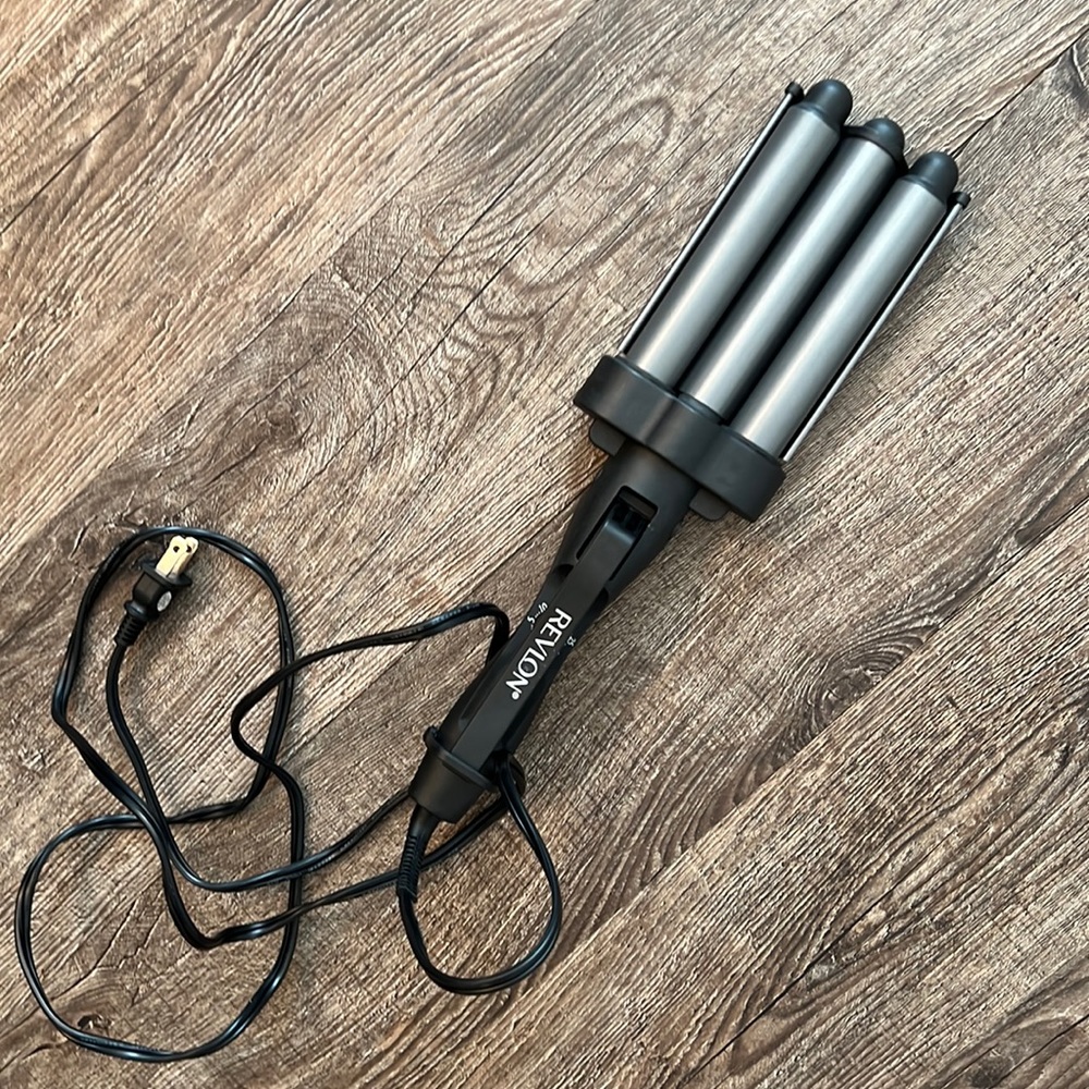REVLON 3 Barrel Jumbo Hair Waver | Long-Lasting, Natural Looking Waves, (Grey